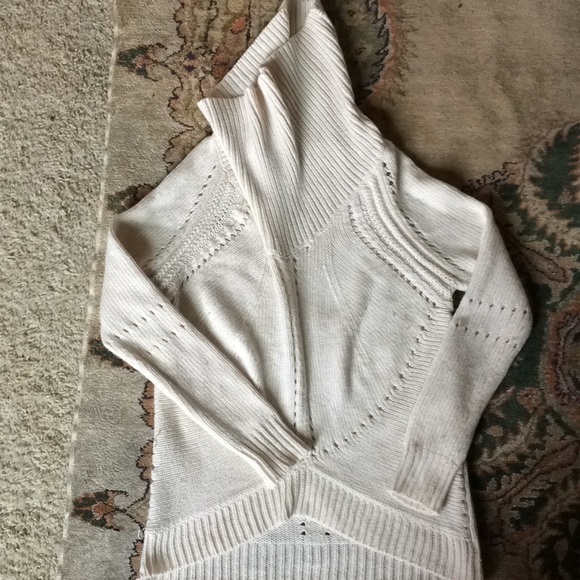 Tulip Cut Ann Taylor Loft Sweater - Picture 8 of 9